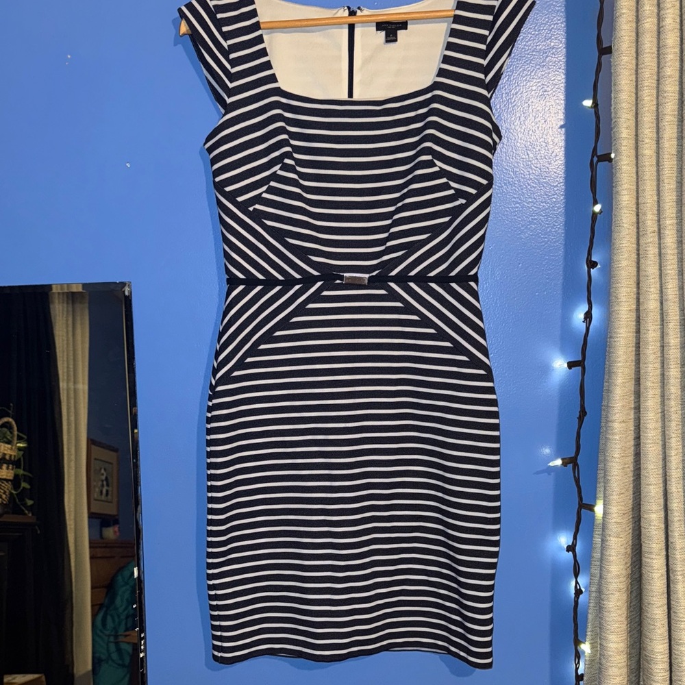 ⛵️💙🤍💙🤍Ann Taylor Striped Navy and White Mini Dress